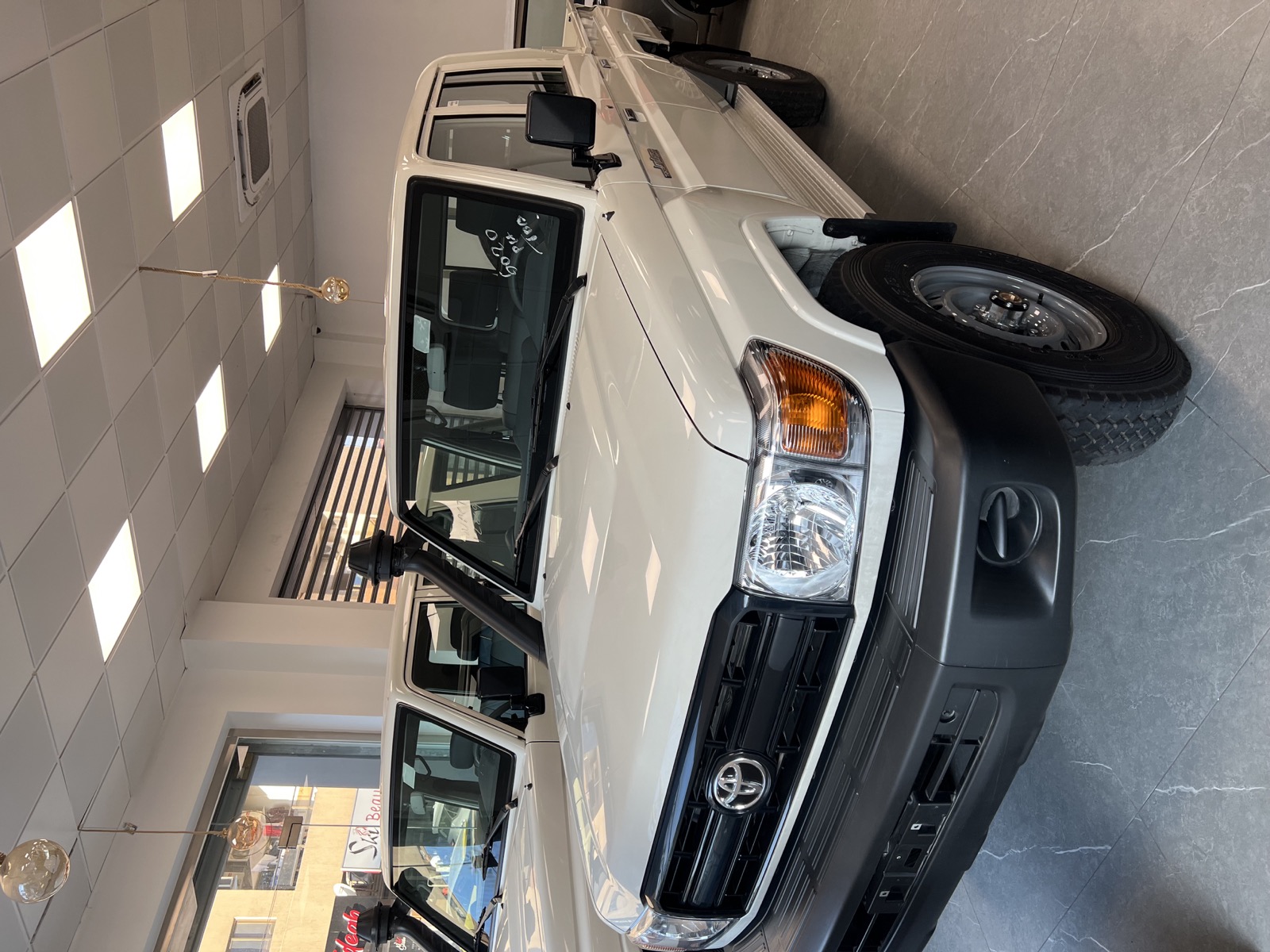 Lexus LX 600 vue latérale