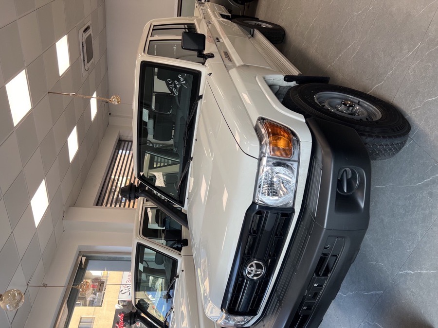 Toyota Land Cruiser 79 vue latérale