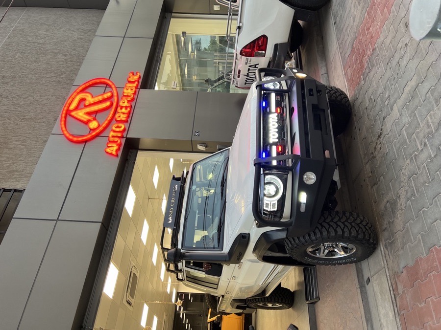 Toyota Land Cruiser 70 off-road